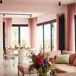 The Pink Penthouse Apartament De Panne