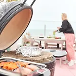 The Pink Penthouse Apartament De Panne