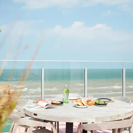 The Pink Penthouse * La Panne