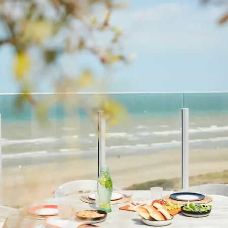 The Pink Penthouse * La Panne