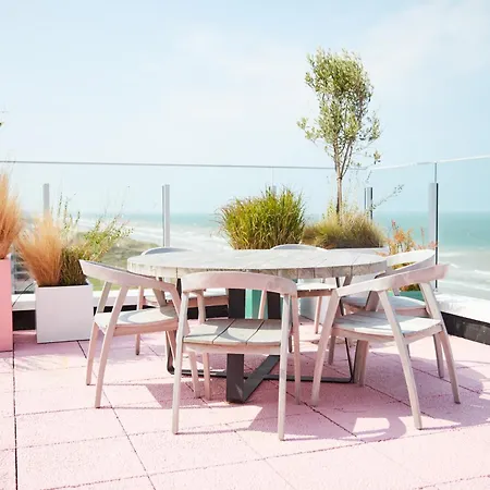 The Pink Penthouse * La Panne